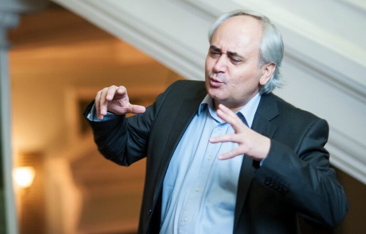 Interviu cu regizorul Petru Hadârcă