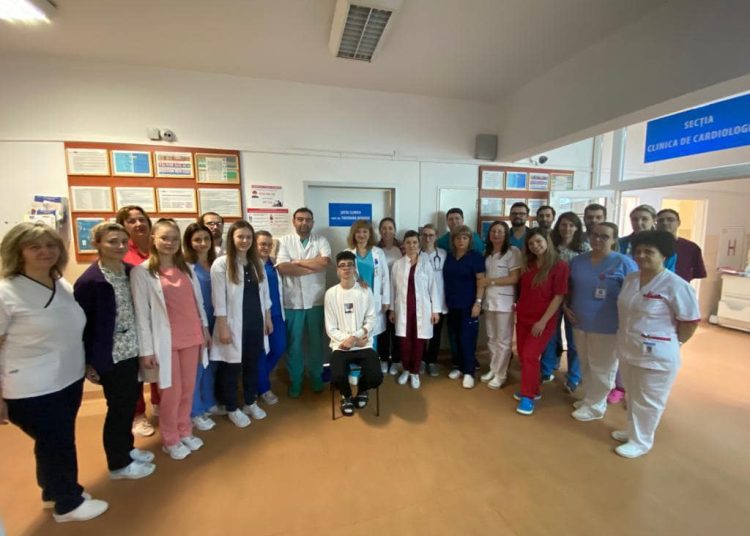 În ajunul Sărbătorilor: șansă la viață pentru un tânăr de 18 ani care putea muri oricând
