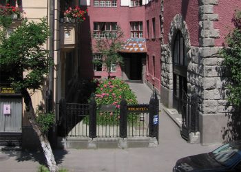 NOAPTEA MUZEELOR – BIBLIOTECA ÎN AER LIBER: Povești… pe asfalt