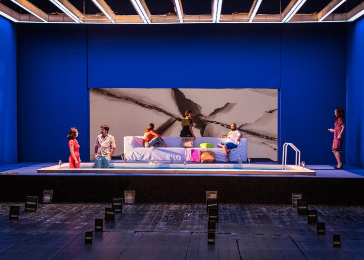 „Villa Dolorosa“: un teatru al apropierii, despre fiinţe sociale, distanţate social