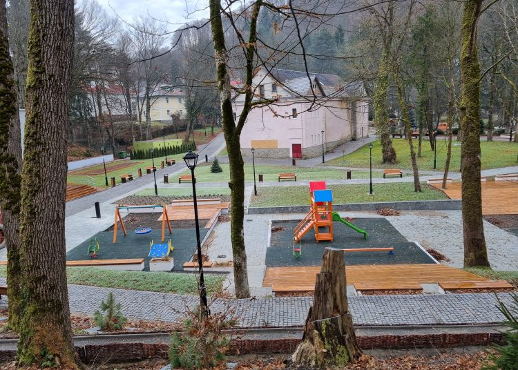 Sovata: Spațiu nou de agrement multifuncțional în jurul Cinema Doina