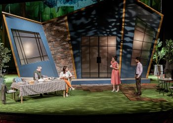 Comedie la superlativ: „Totul e relativ“ de Alan Ayckbourn, în regia lui Claudiu Goga