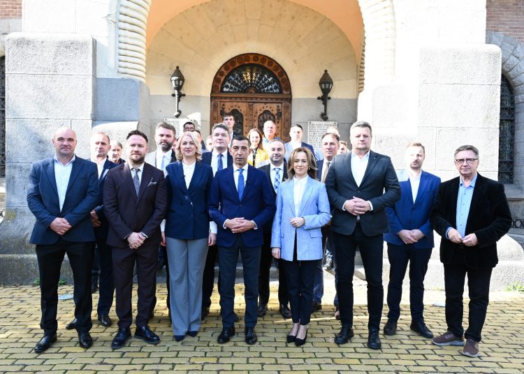 Echipa PNL Mureș intră oficial în cursa pentru Parlament.  Candidaturile au fost depuse la Biroul Electoral
