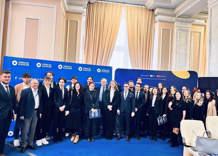 Elevi, studenți și factori decizionali – discuții constructive, la Parlamentul României