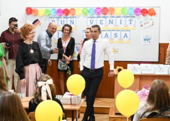 Ciprian Dobre, deputat PNL Mureș: Un merit imens pe care îl au învățătorii? Să creadă în copiii noștri și să le arate acest lucru.